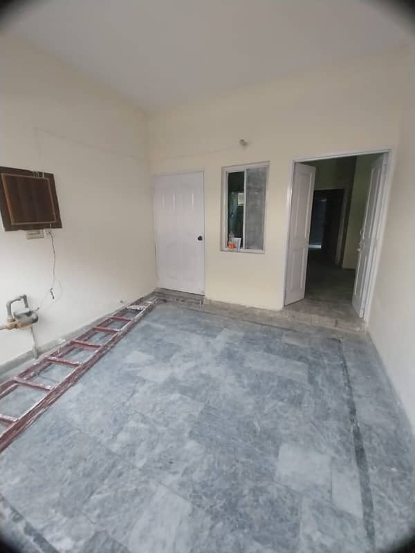 Spacious 5 Marla House for Rent in Johar Town 3 Beds, 4 Baths, Double Kitchen & Double TV Lounge 2