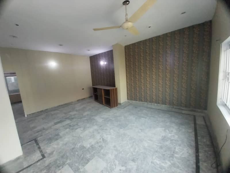 Spacious 5 Marla House for Rent in Johar Town 3 Beds, 4 Baths, Double Kitchen & Double TV Lounge 13