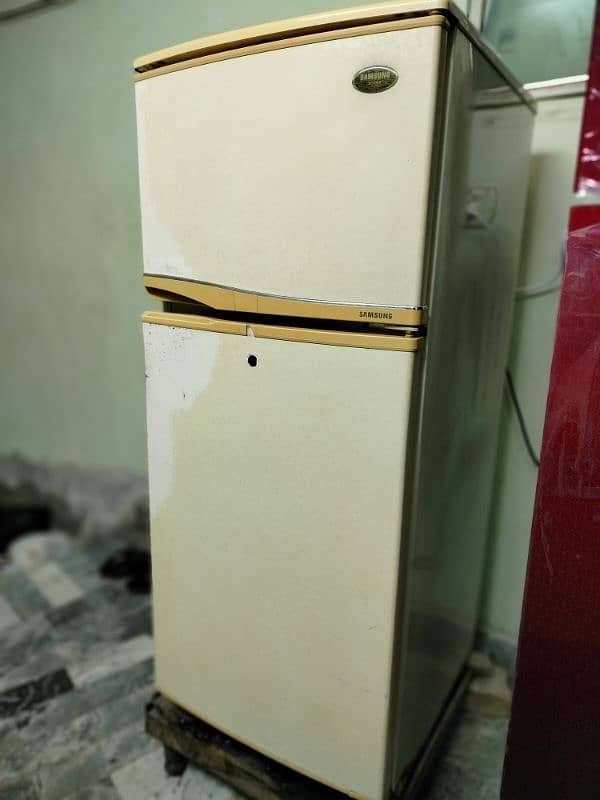 Samsung Medium Sized Room Fridge 2