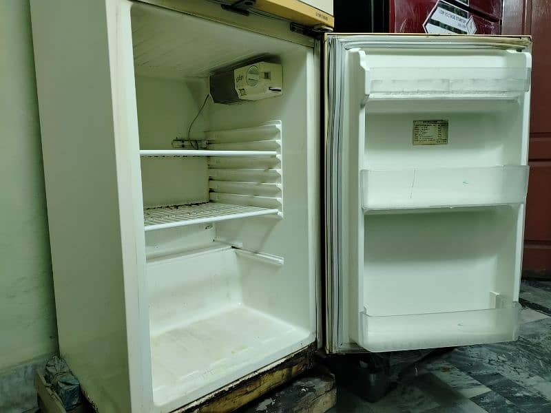 Samsung Medium Sized Room Fridge 5