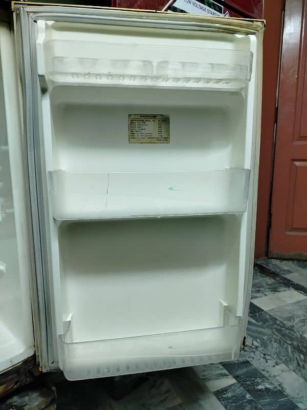 Samsung Medium Sized Room Fridge 7