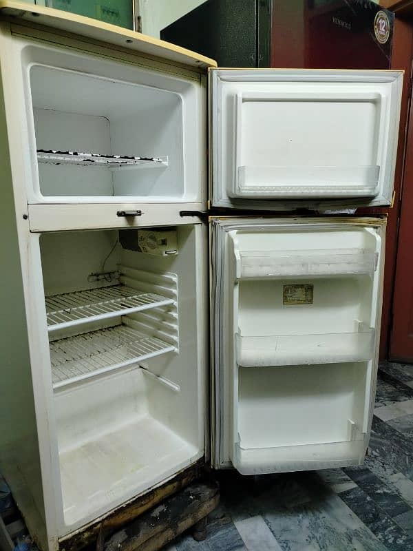 Samsung Medium Sized Room Fridge 8