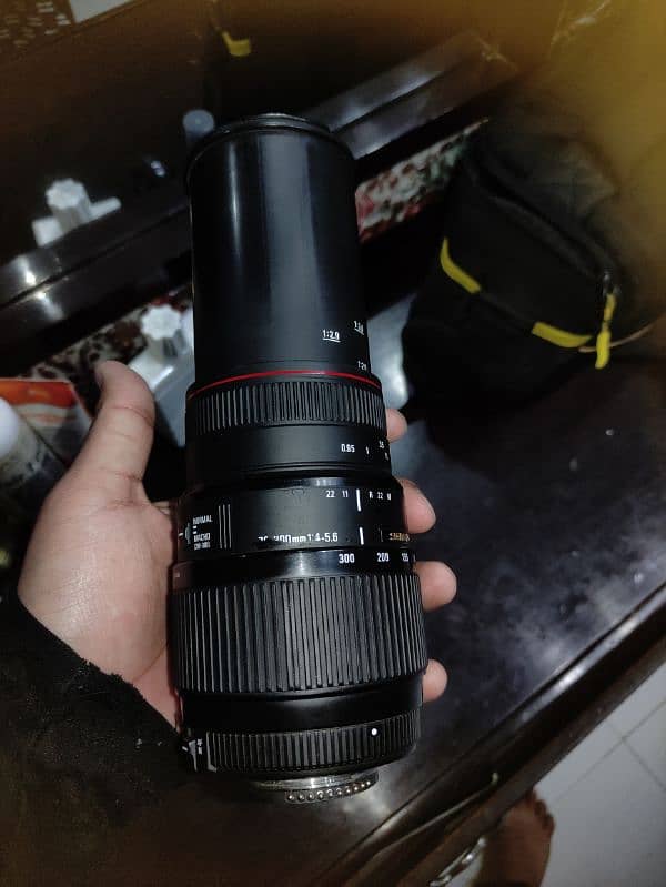 sigma 70-300mm lens for Nikon mount Auto focus+manual focus. 2