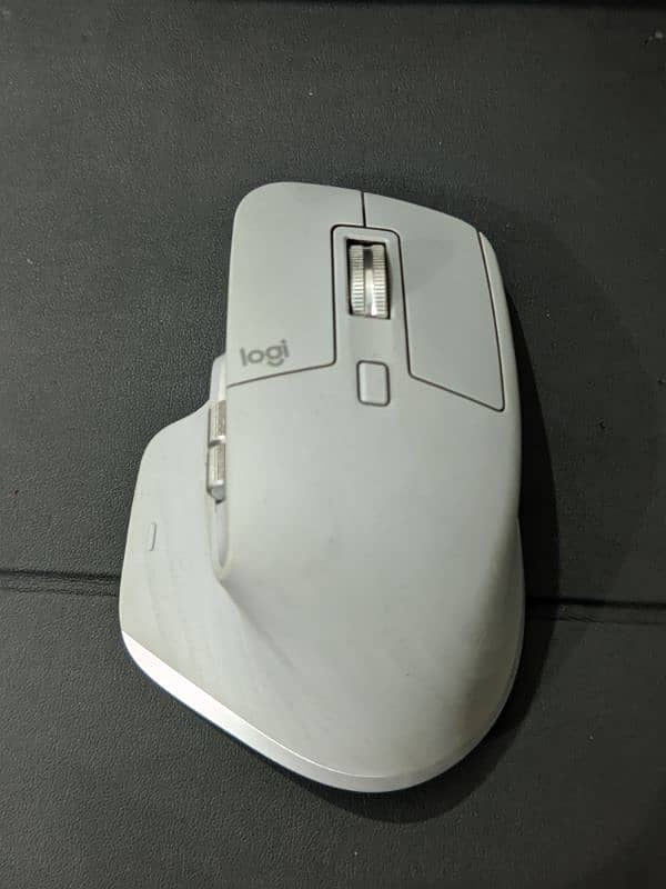 Logitech MX master 3 multi device Bluetooth type C rechargable mouse 1