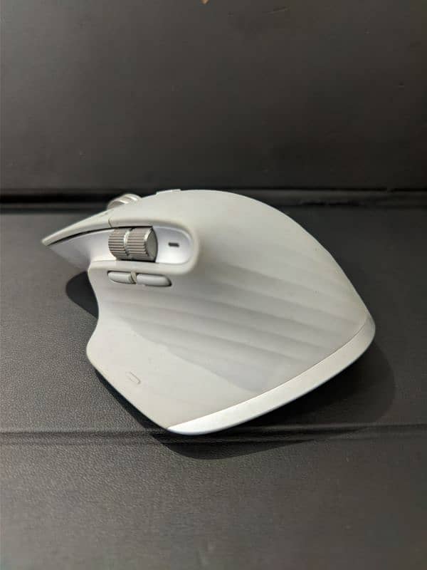 Logitech MX master 3 multi device Bluetooth type C rechargable mouse 2