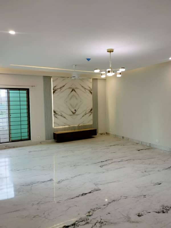 10 MARLA 3 BEDROOM APARTMENT FOR RENT IN ASKARI -11 LAHORE. 5