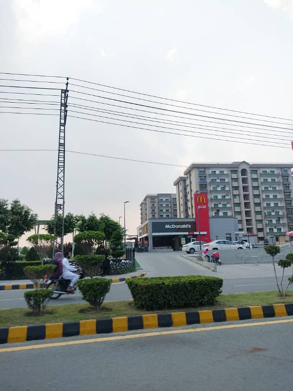 10 MARLA 3 BEDROOM APARTMENT FOR RENT IN ASKARI -11 LAHORE. 6