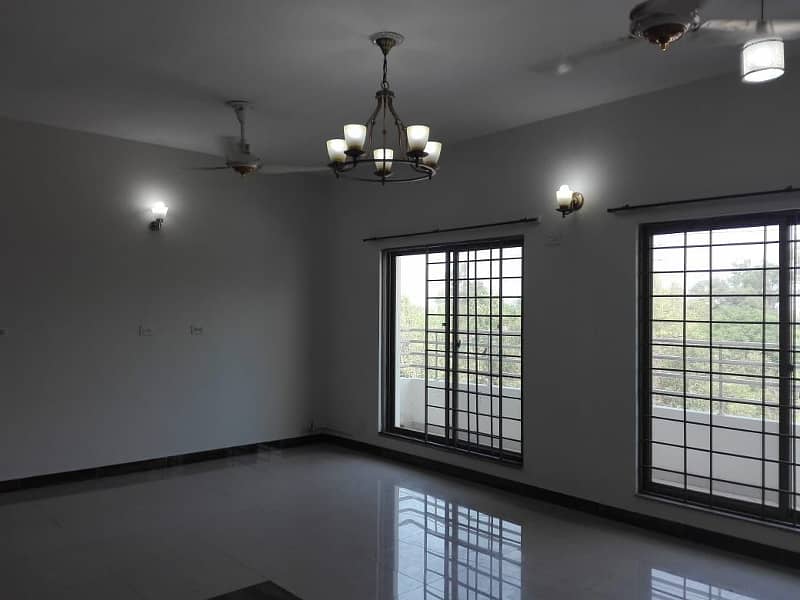 12 MARLA 4 BEDROOM APARTMENT FOR RENT IN ASKARI 11 LAHORE 24