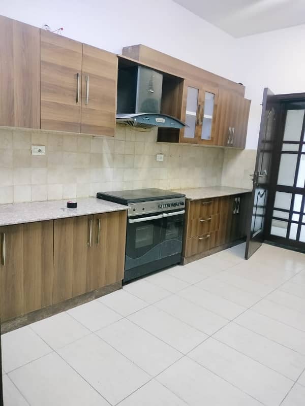 10 MARLA 3 BEDROOM APARTMENT FOR RENT IN ASKARI -11 LAHORE. 1