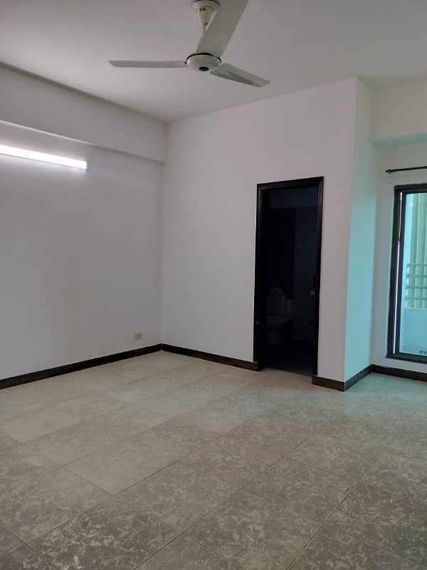 10 MARLA 3 BEDROOM APARTMENT FOR RENT IN ASKARI -11 LAHORE. 2