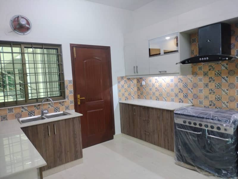 10 MARLA 3 BEDROOM APARTMENT FOR SALE IN ASKARI 11 LAHORE 7