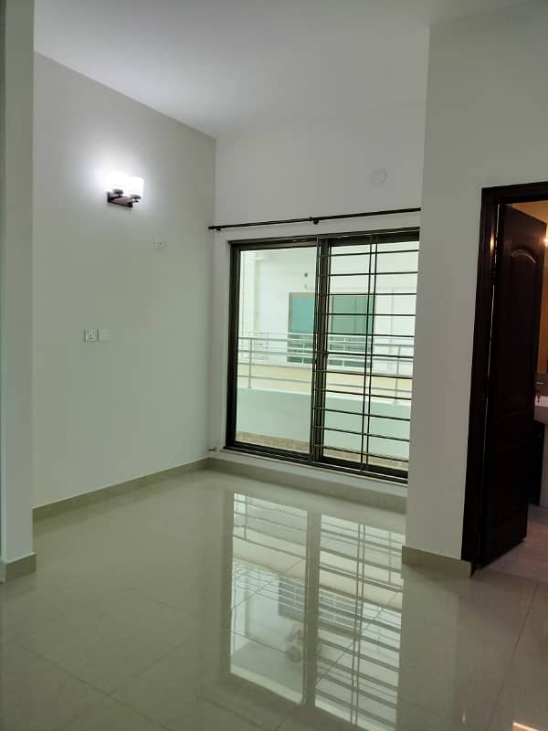 10 MARLA 3 BEDROOM APARTMENT FOR SALE IN ASKARI 11 LAHORE 11