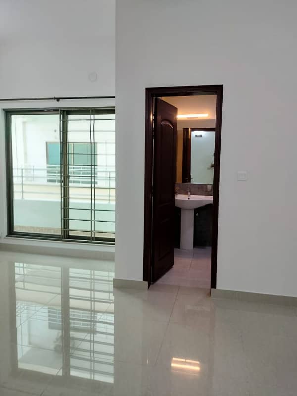 10 MARLA 3 BEDROOM APARTMENT FOR SALE IN ASKARI 11 LAHORE 12