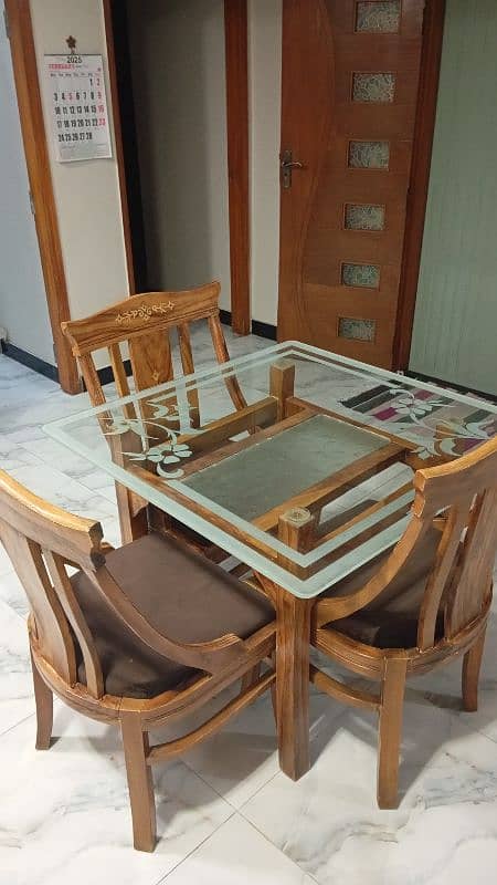 4 CHAIR 1 TABLE 10/10 CONDITION 0