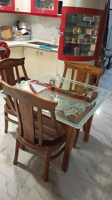 4 CHAIR 1 TABLE 10/10 CONDITION 1