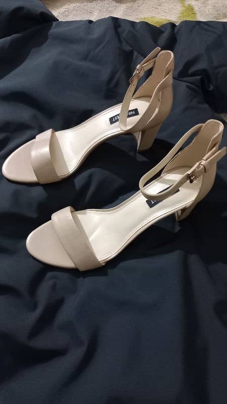 Nine West Sandal , Ivory Heels 3