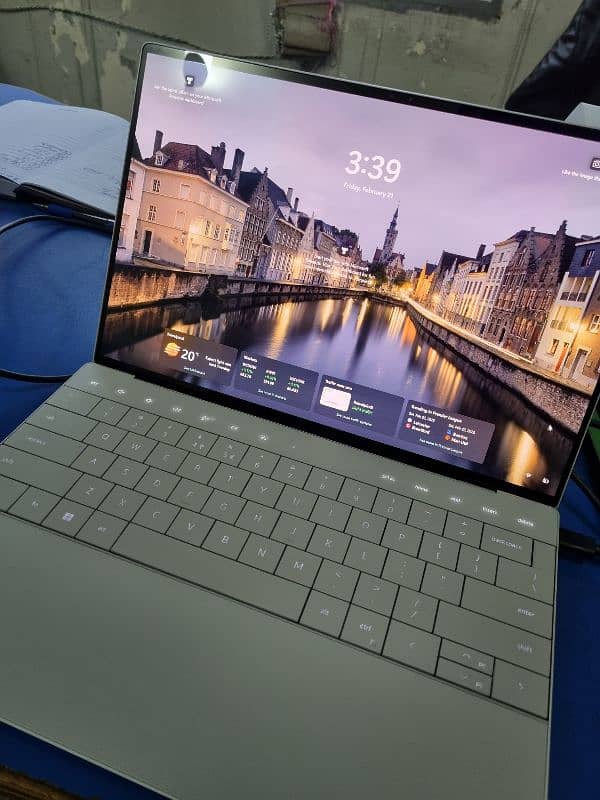 DELL XPS 13 with 1 year official warranty 0