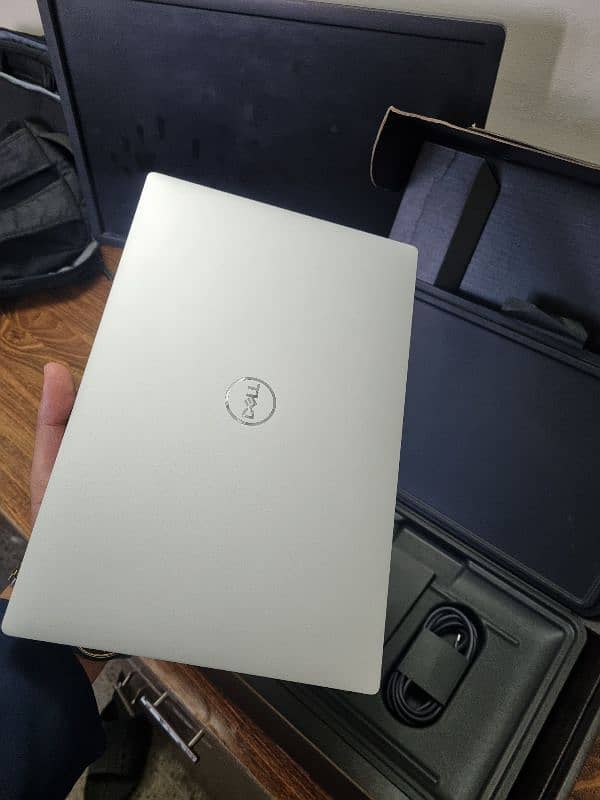 DELL XPS 13 with 1 year official warranty 5