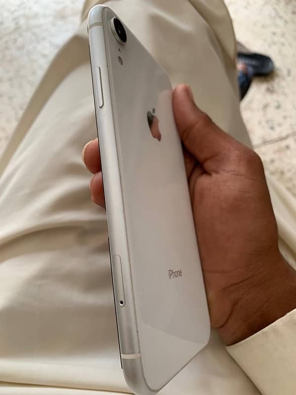 Non PTA I Phone Xr 64GB 80% BH 4