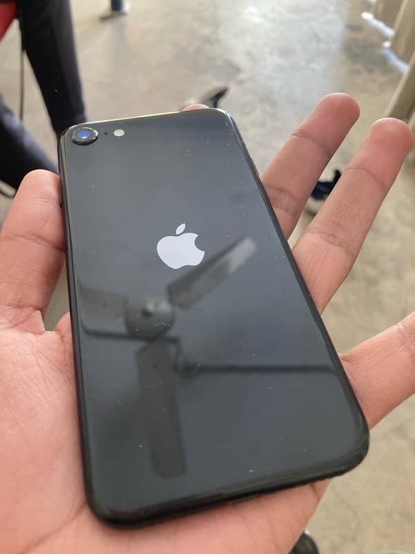 IPHONE SE 2020 3