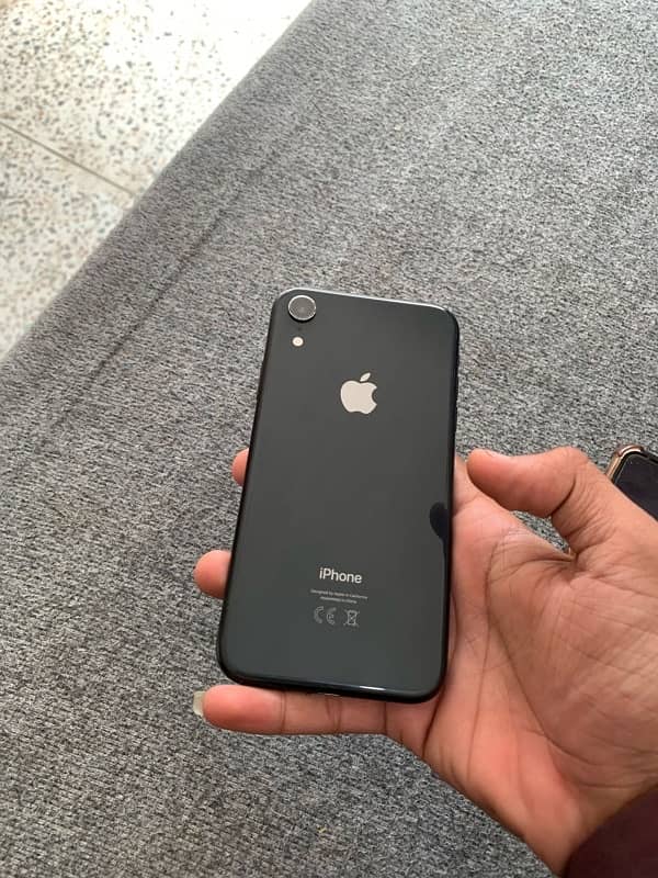 iPhone XR 4