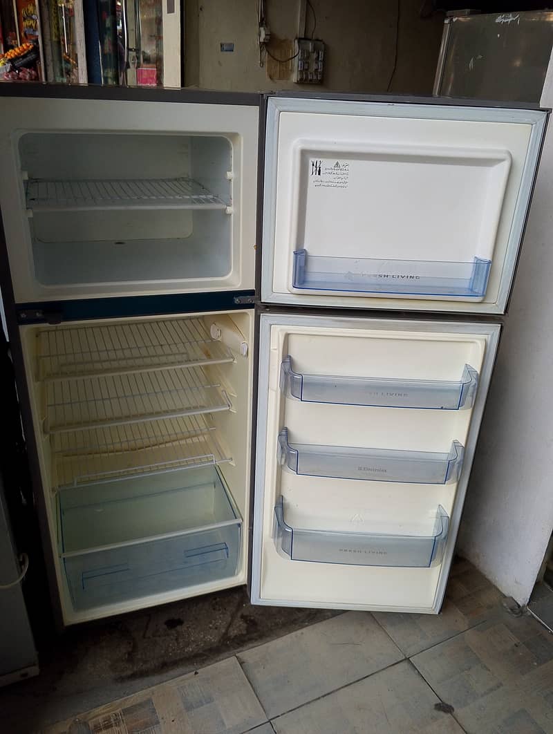 Electrolux Medium size Refrigerator 0