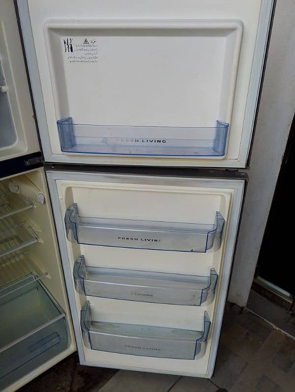 Electrolux Medium size Refrigerator 2