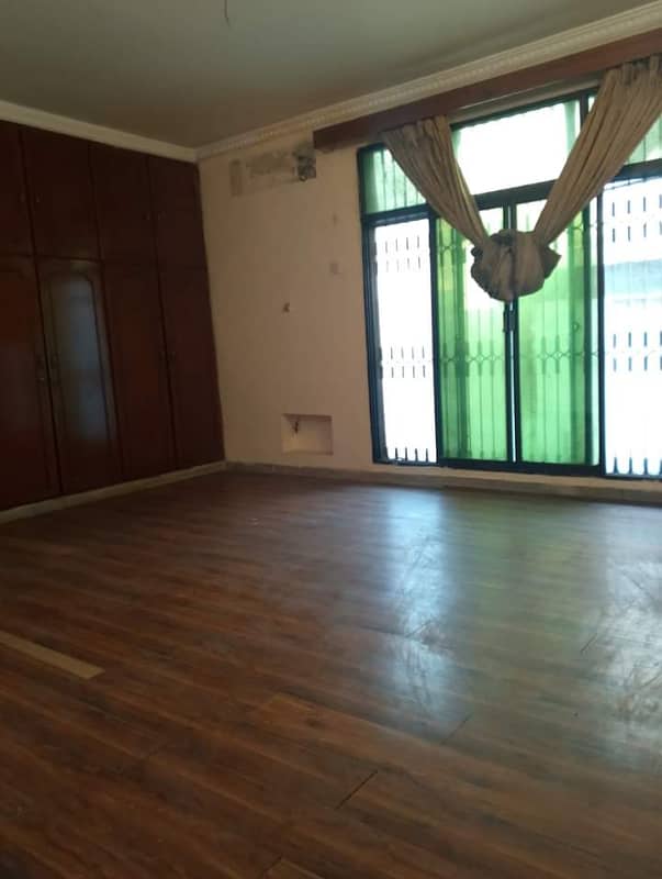 1 Kanal Beautiful House Urgent For Sale Prime Location 100 Feet Road in Sabzazar 19