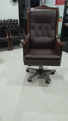 Sheesham wood made executive adjustable cushioned chair for sale