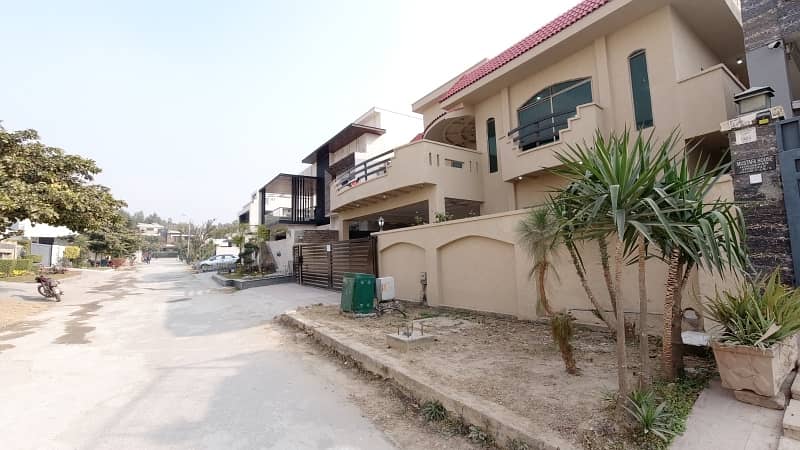 Beautiful 1 Kanal House For Sale In F-15 1