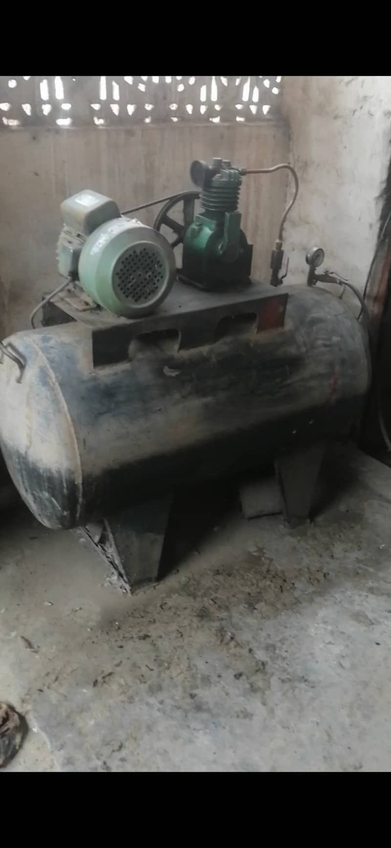 Air compressor machine is available for sale! 1