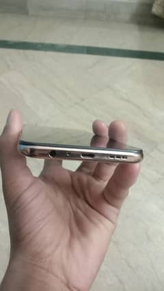 10 by 10 condition Oppo F11  Scratcheless mobile