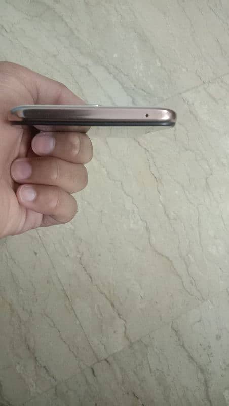 10 by 10 condition Oppo F11  Scratcheless mobile 1