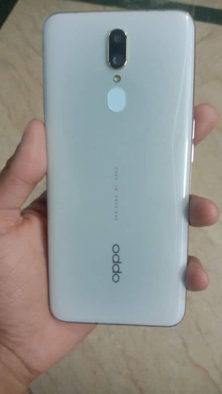 10 by 10 condition Oppo F11  Scratcheless mobile 4