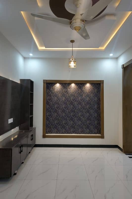 10 Marla Upper Portion For Rent In Pgechs Phase 1 At Very Ideal Location Very Close To Main Road 3