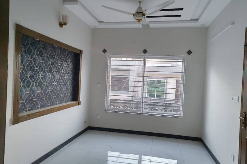 10 Marla Upper Portion For Rent In Pgechs Phase 1 At Very Ideal Location Very Close To Main Road 10