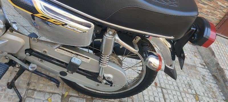 Honda CG 125 Self Start (2022) 4