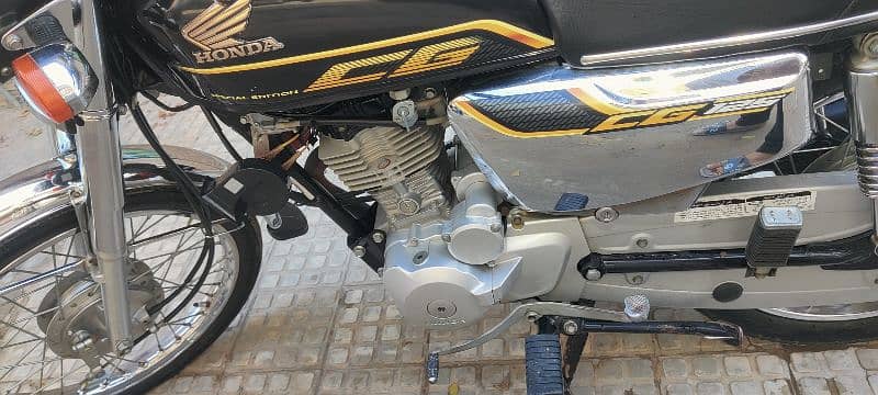 Honda CG 125 Self Start (2022) 7