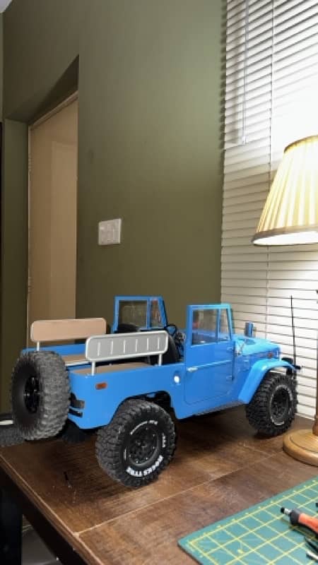 REMOTE CONTROL FMS 1:10 TOYOTA FJ40 12