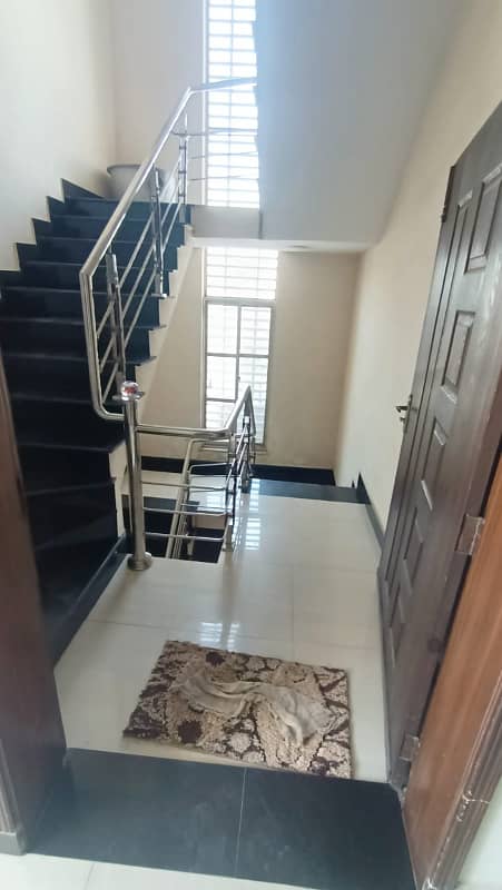 1 kanal ViP Upper portion urgent for rent in sabzazar 12