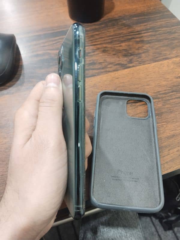 Iphone 11 pro PTA 2