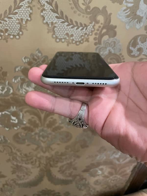 iPhone 11 for sale in excellent condition 1