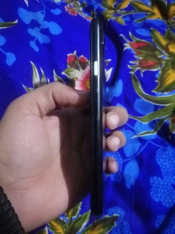 Google pixel 4a.    6/128.   No open repear 4