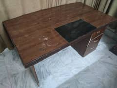 5' by 3' Office desk for sale alongwith side table