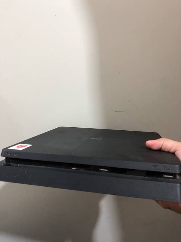 PS4 Slim 1TB (10/10) Perfectly working 2