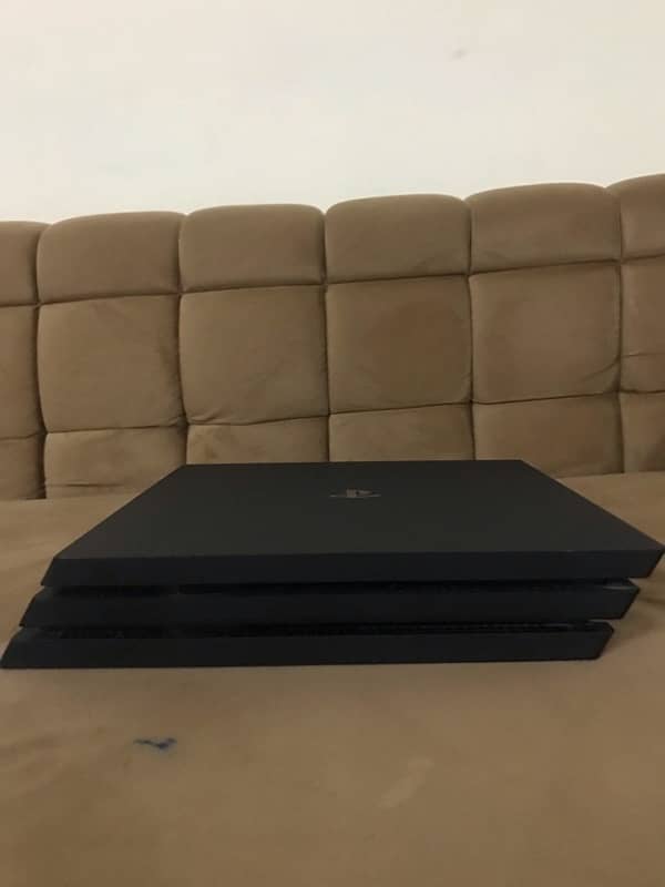 Ps4 pro 1 tb with 1 controller 0