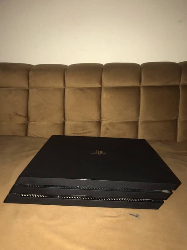 Ps4 pro 1 tb with 1 controller 2