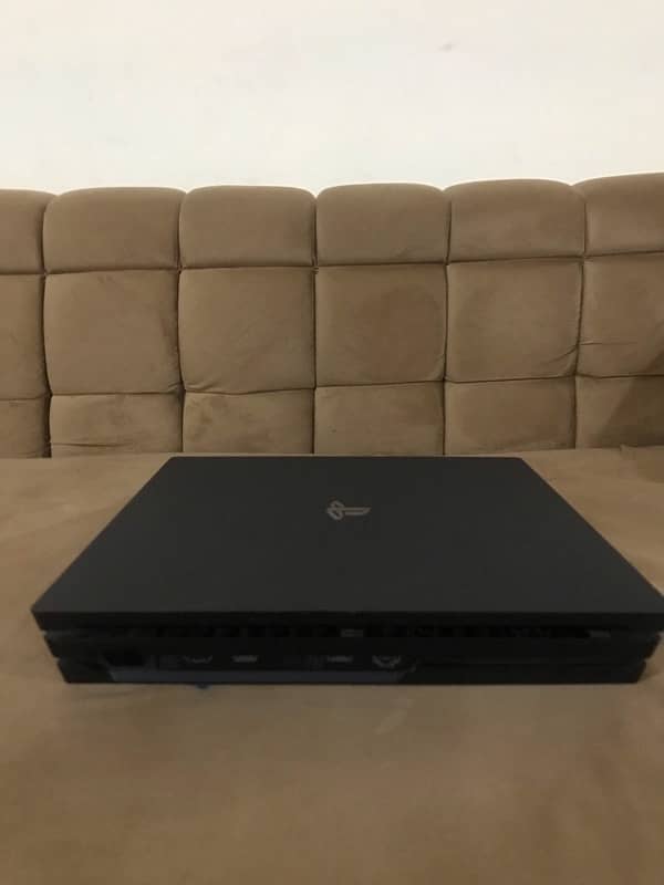 Ps4 pro 1 tb with 1 controller 4