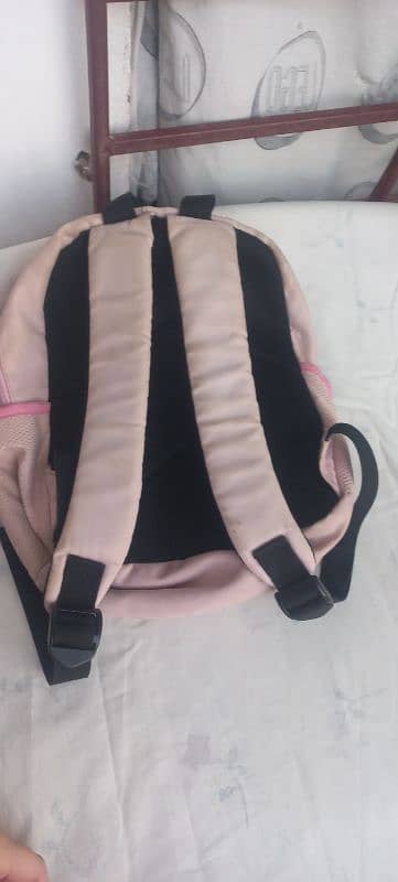 used bag but in good condition in Rs. 600 1