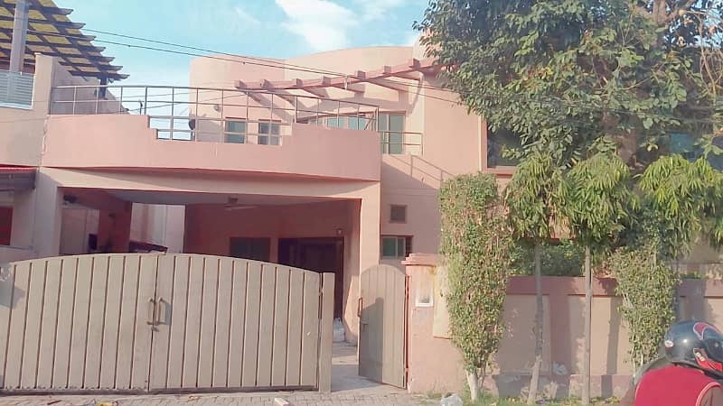 12 Marla 4 Bedrooms House With Basement For Rent 0